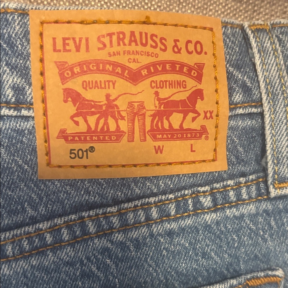 Levi’s Distressed Denim Shorts Size 29 Button Fly Cutoff Jean Shorts - Picture 4 of 5